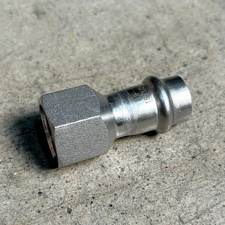 НП Муфта резьбовая пресс из нержавейки UNI-FITT фитинг Ø15x1/2&quot; В