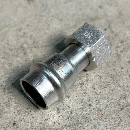 НП Муфта с накидной гайкой пресс из нержавейки UNI-FITT фитинг Ø18x1/2&quot; НГ