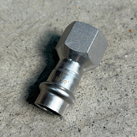 НП Муфта резьбовая пресс из нержавейки UNI-FITT фитинг Ø15x1/2&quot; В